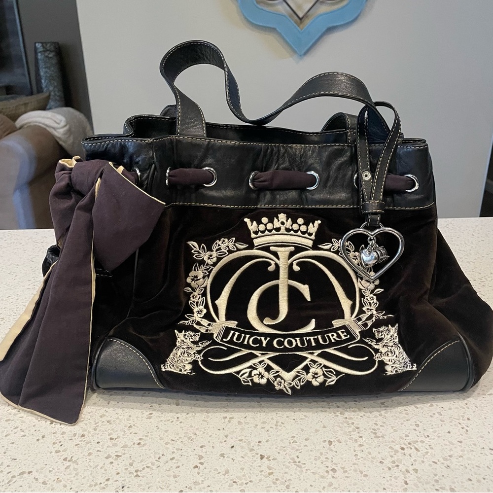 Juicy Couture Scotty Embroidery Daydreamer Tote in Black
